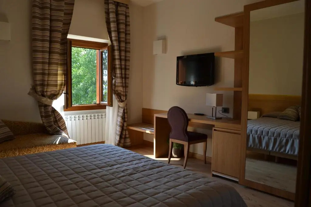 Standard Triple room
