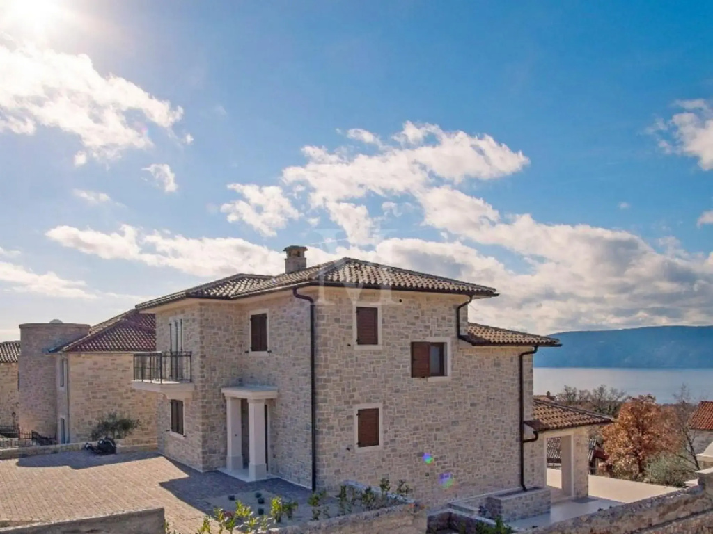Lurda in Linardići with 4 bedrooms and 2 bathrooms