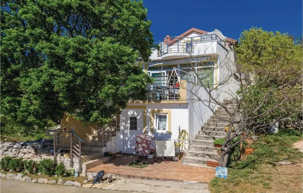 Stunning Apartment in Karlobag With Wifi