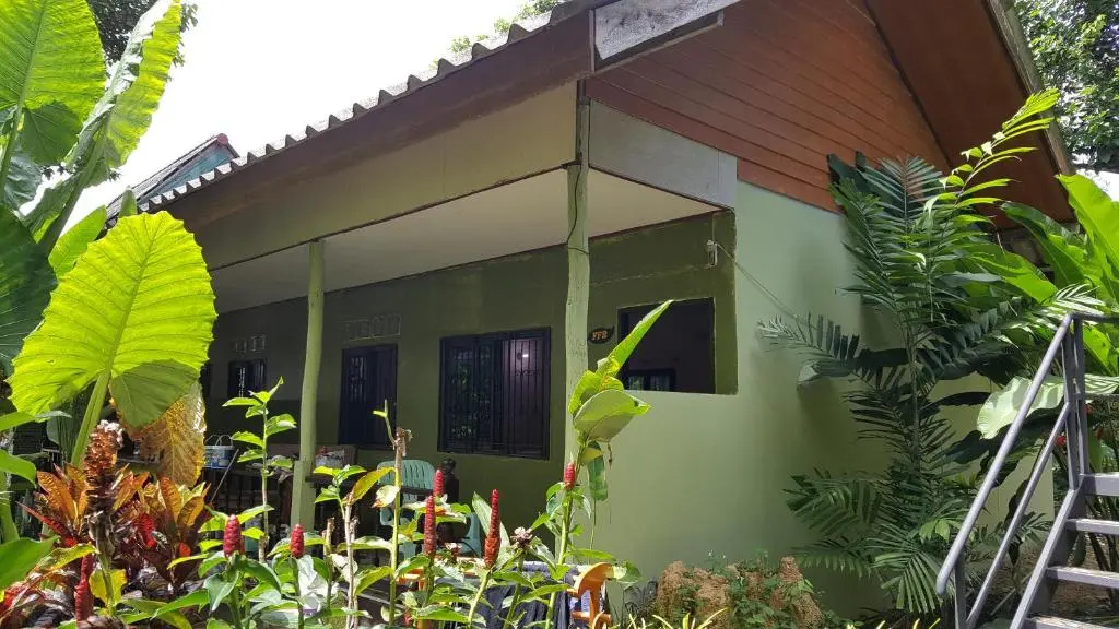Khao Sok Jungle Huts Resort - Chambres