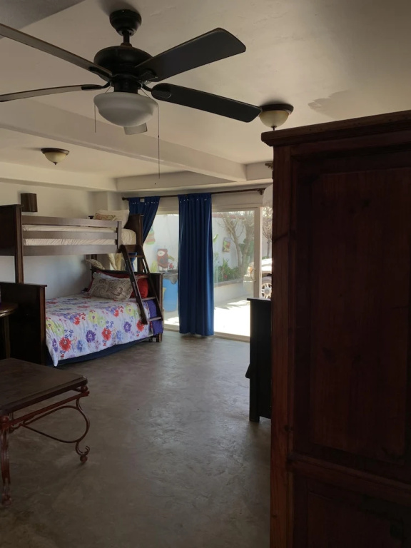 4 Bedrooms Family Cottage beachfront