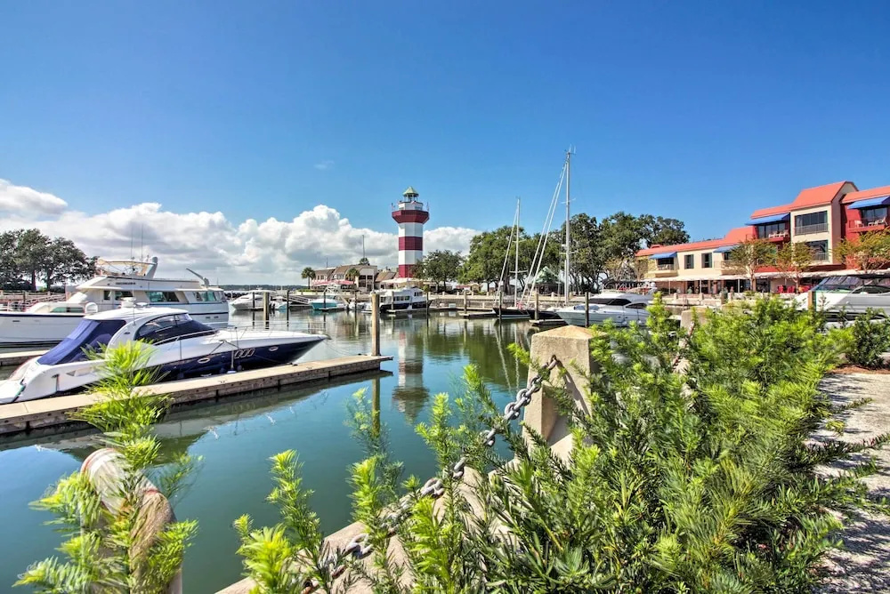 Villa w/ Golf Course Views, Walk to Harbour Town!