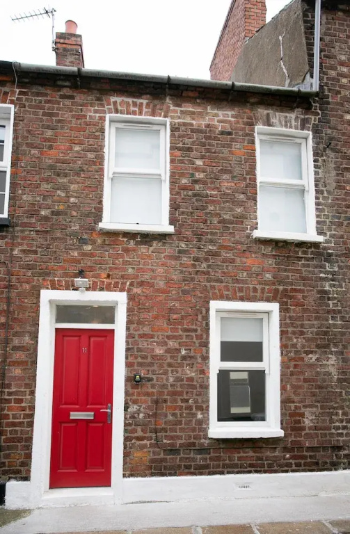 11 College Place North