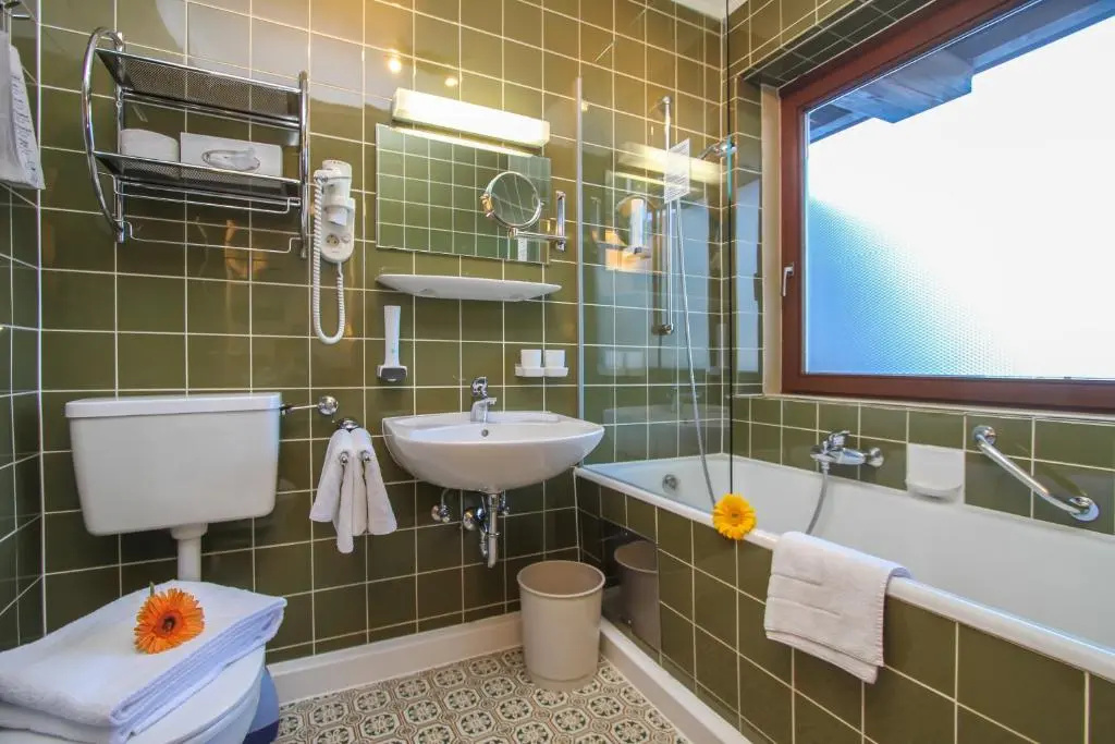 Hotel Tiroler ADLER Bed & Breakfast - Chambres