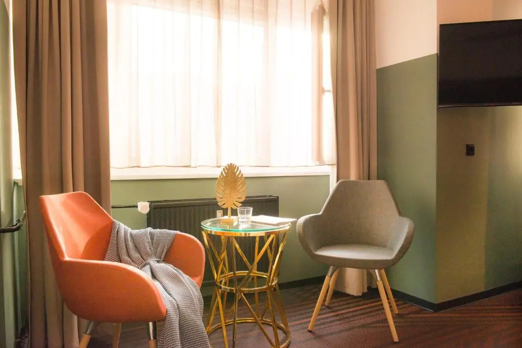 Standard Double room with lake view (full double bed)