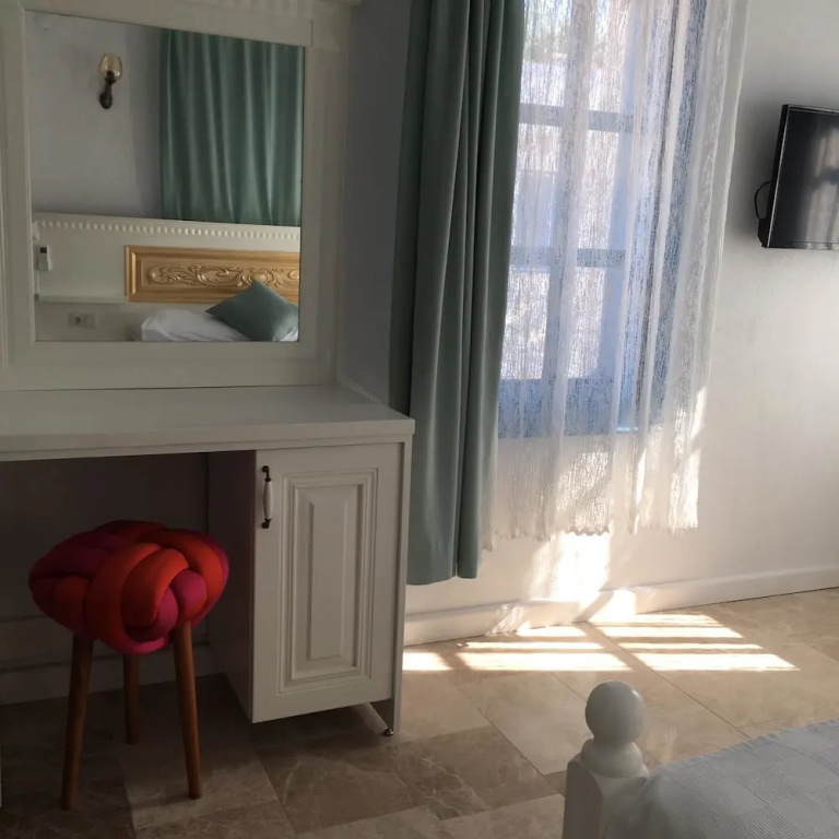 Comfort room