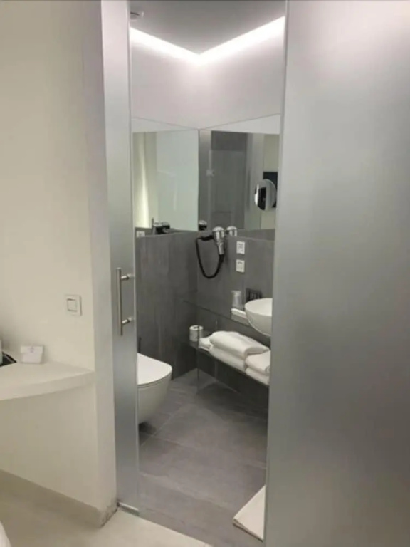 Economy room