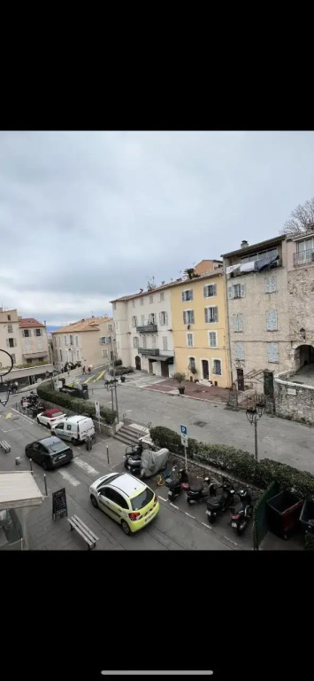 Au coeur du vieil Antibes et à 2 pas de la mer...