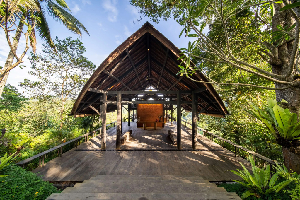 Buahan, A Banyan Tree Escape
