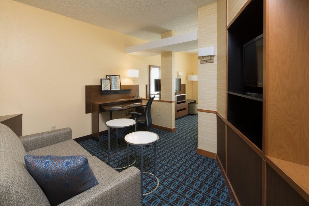 Отель Fairfield Inn & Suites Newark Liberty International Airport в Ньюарке