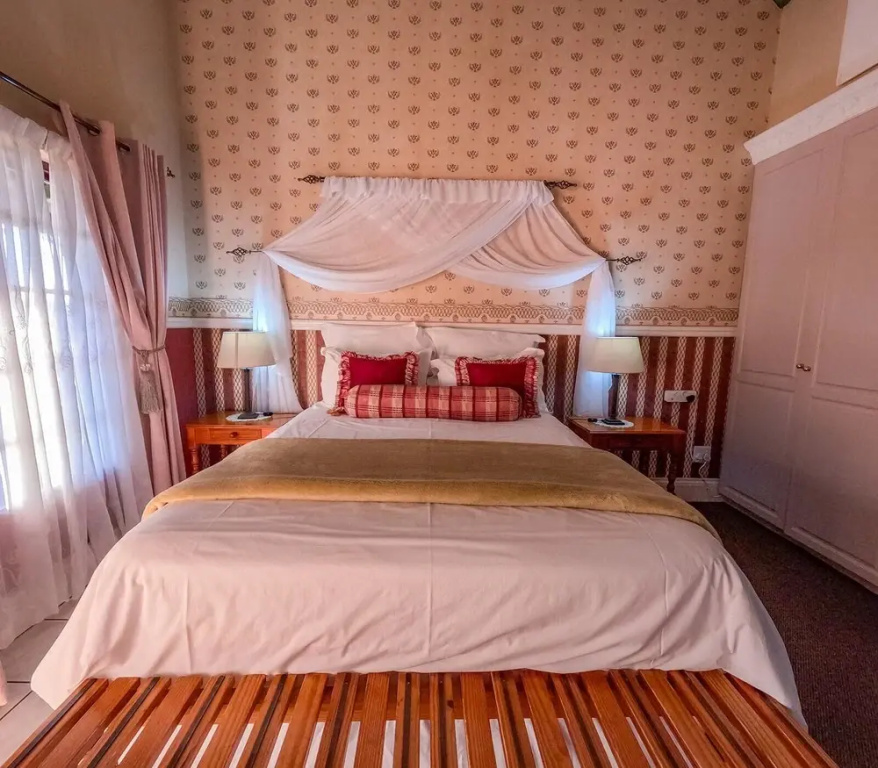 Deluxe Double Suite (full double bed)