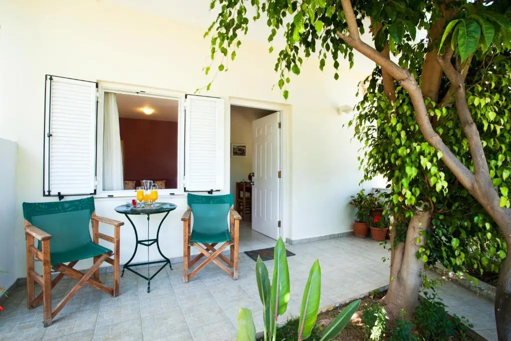 Studio with garden view