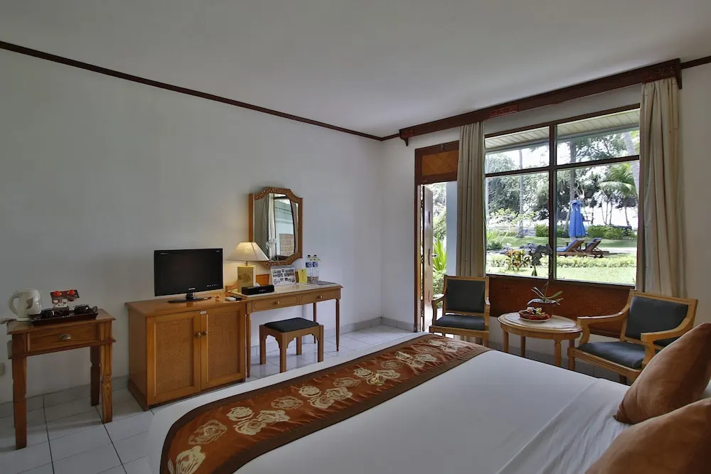 Double Cottage with balcony and beachfront (twin beds)