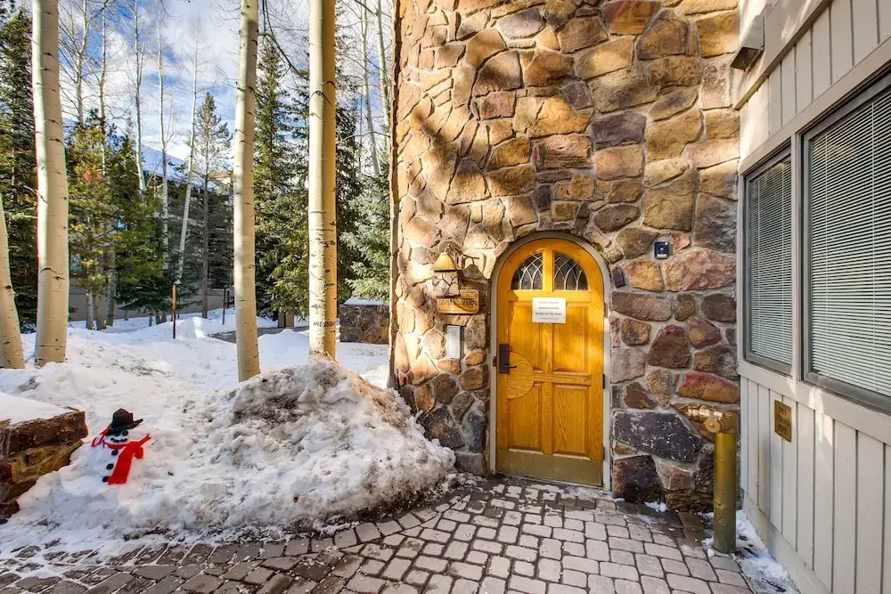 3br Chateaux Dumont ~kids Ski Free! Walk To Lift 3 Bedroom Condo by RedAwning