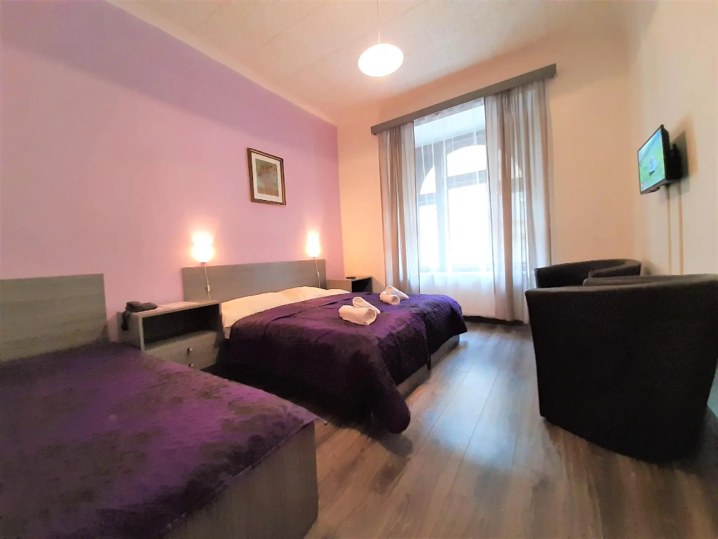 Standard Triple room