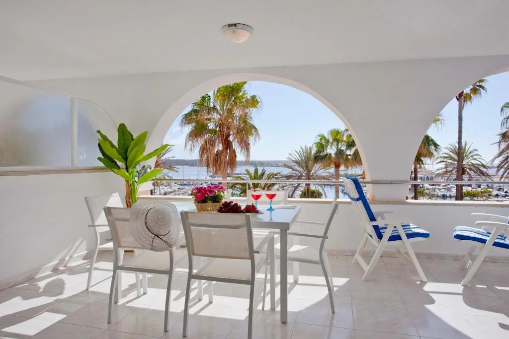 3 Bedrooms Apartment with sea view