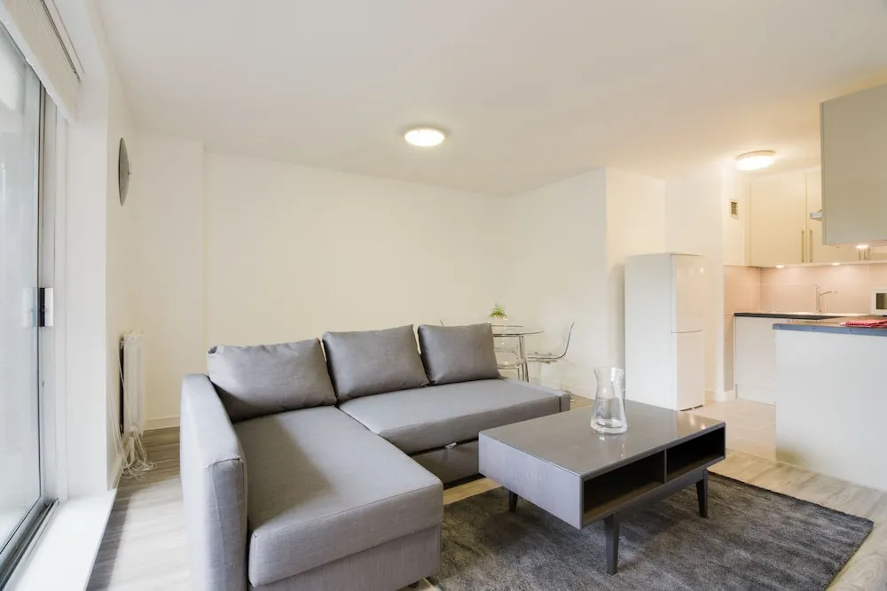 FG Property - Earls Court Cromwell Sherborne II