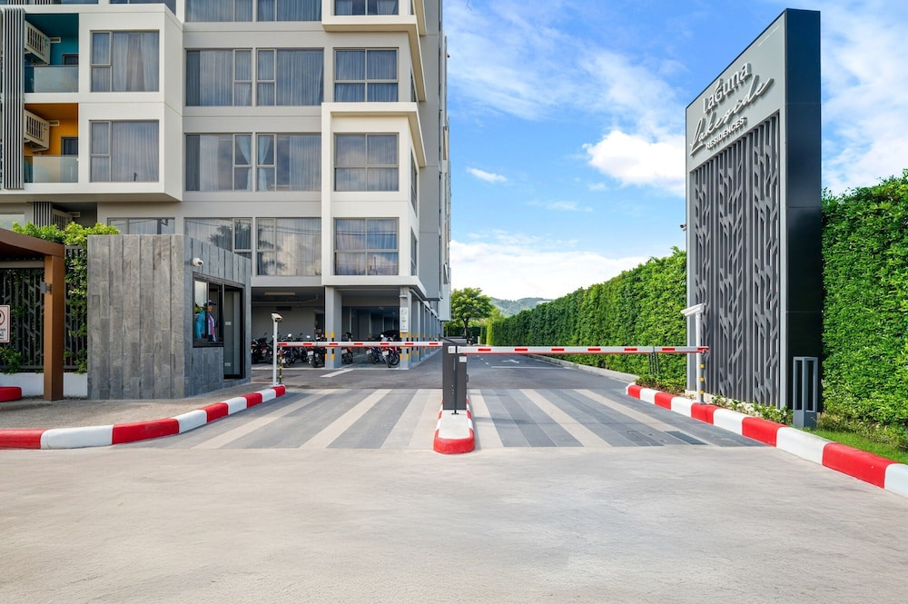 Laguna Lakeside Residences