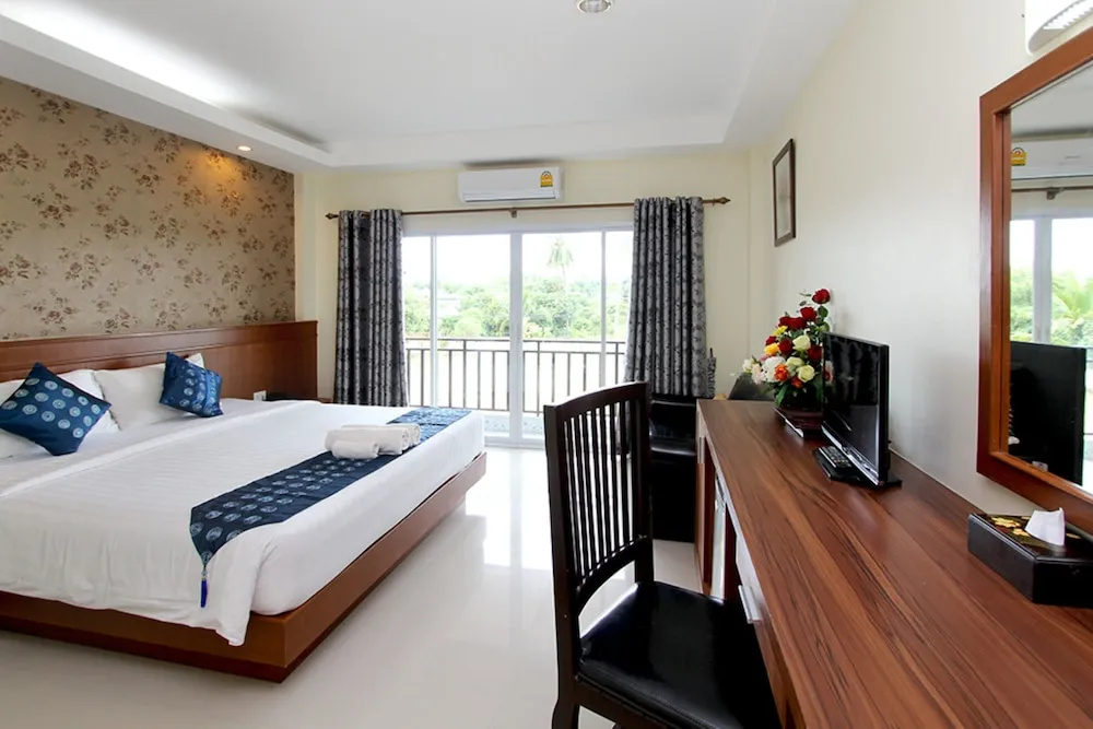 Deluxe Double room (full double bed)