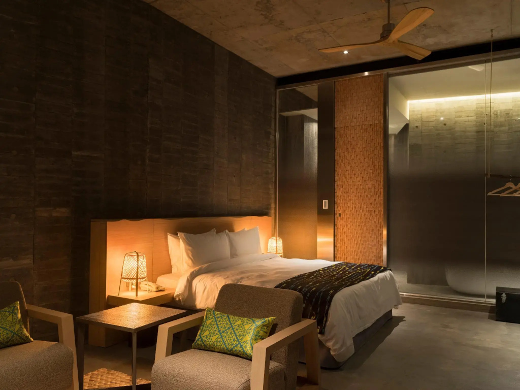 Grand room