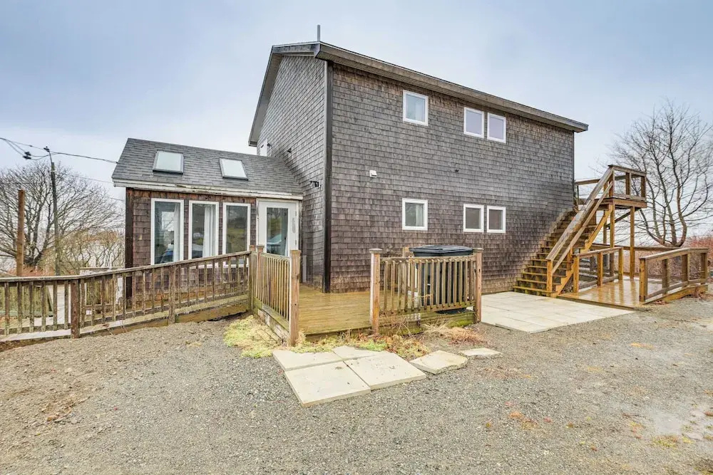Cozy Maine Getaway: Covered Deck, Walk to Beach!