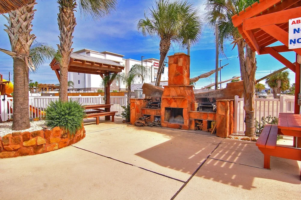 7th Sunrise 3 Bedroom Condo by RedAwning