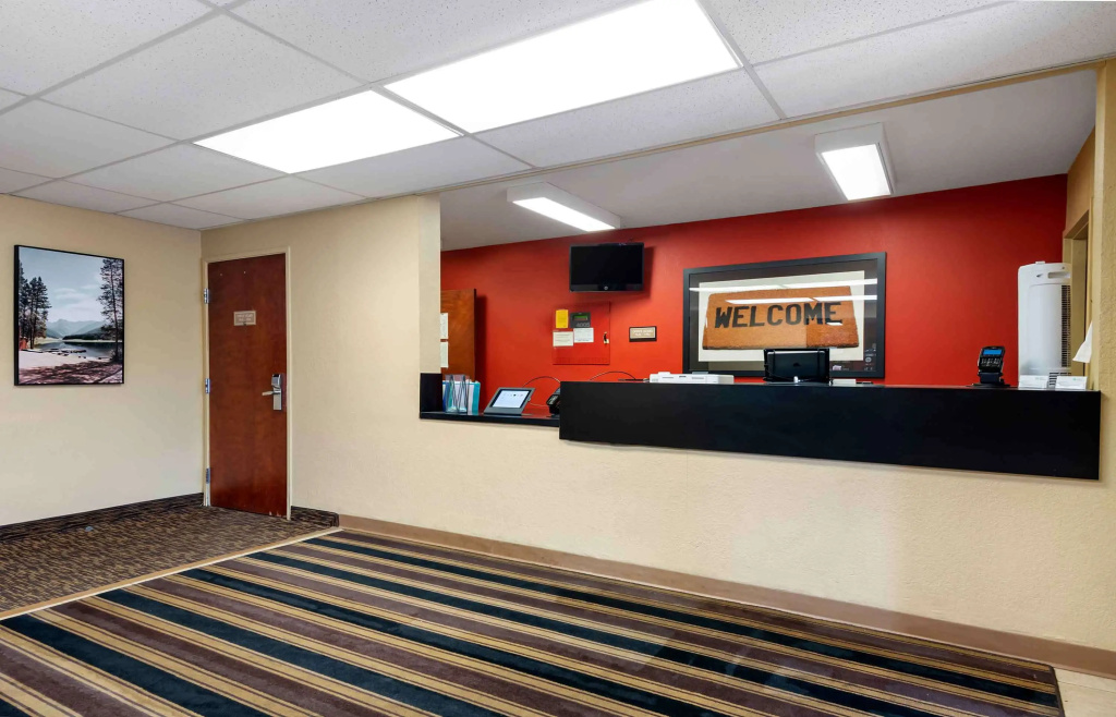 Lobby & Reception