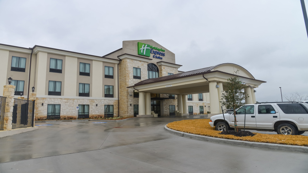Holiday Inn Express & Suites Cuero by IHG