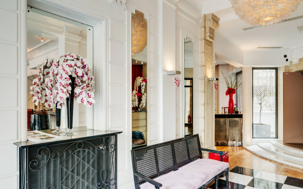 Lobby & Reception