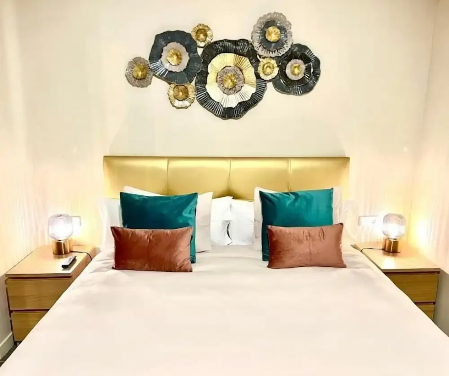 Junior Suite with balcony and with city view
