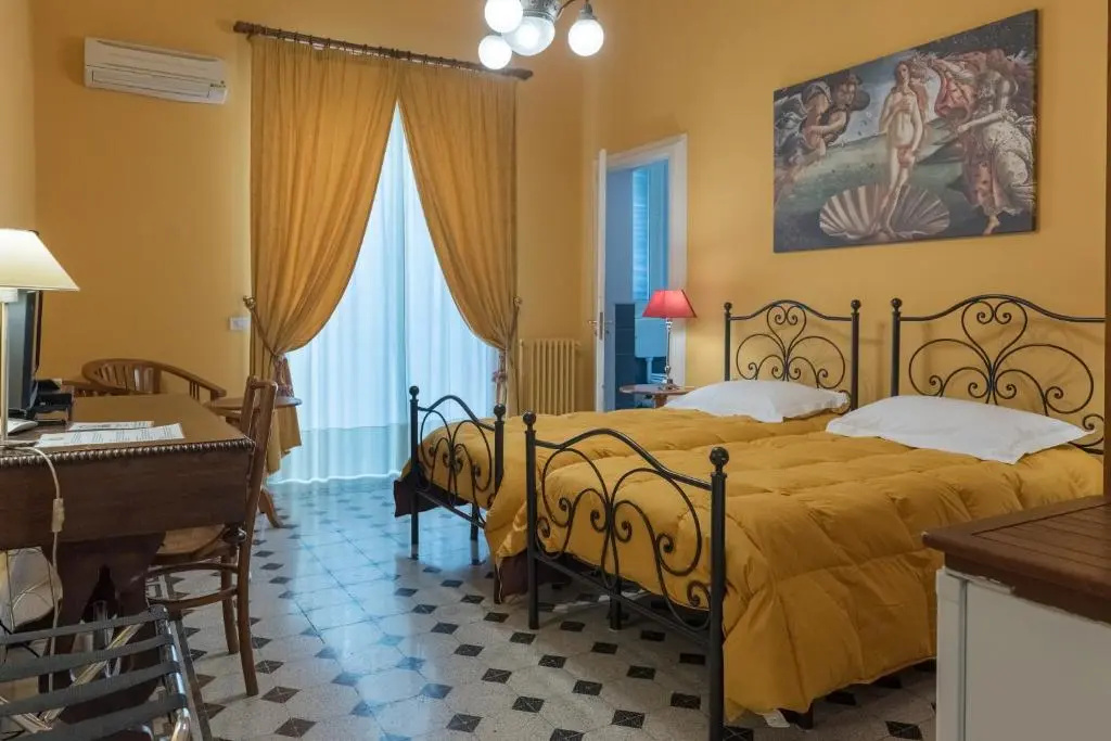 Standard Double room with balcony (full double bed)