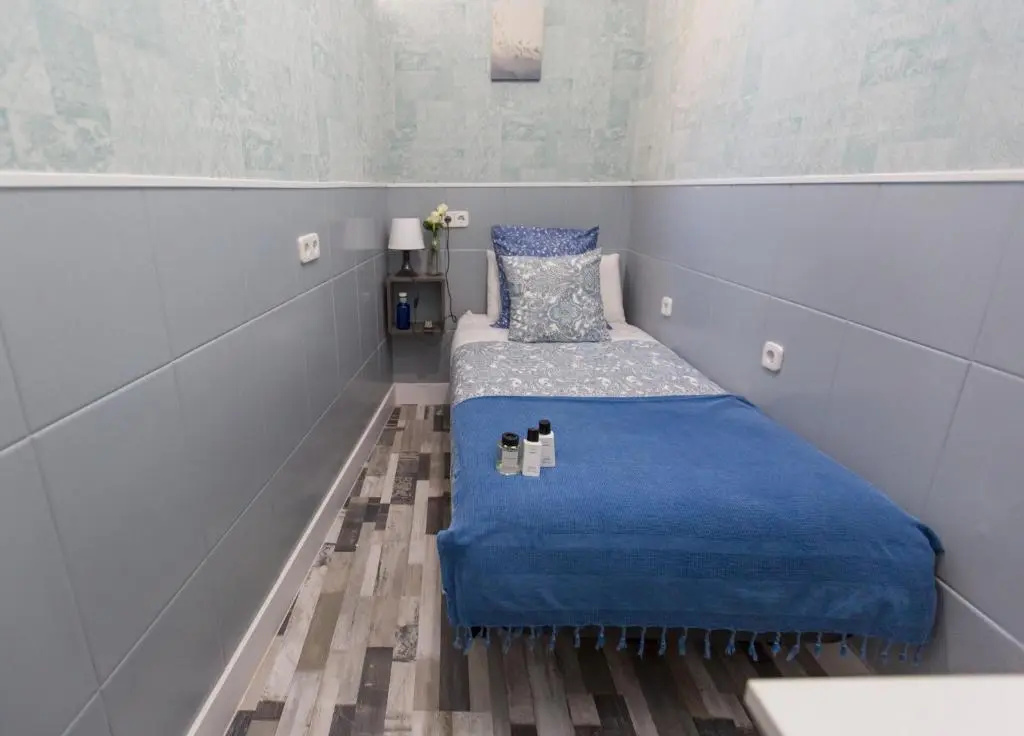 Economy room