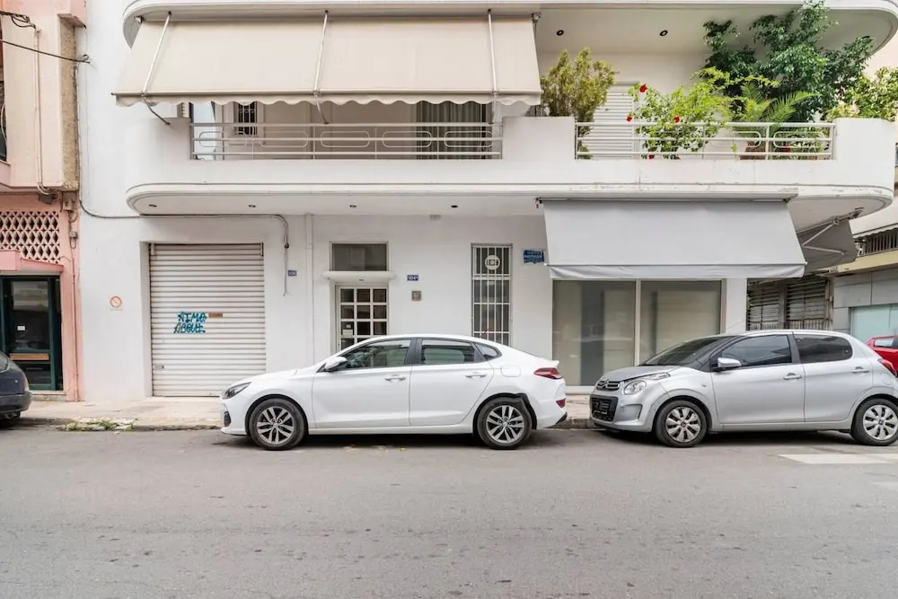 "whole House in Kolonos, Centre of Athens"