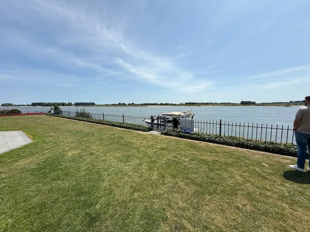 14p Riverfront Villa With Jacuzzi Dock Gameroom