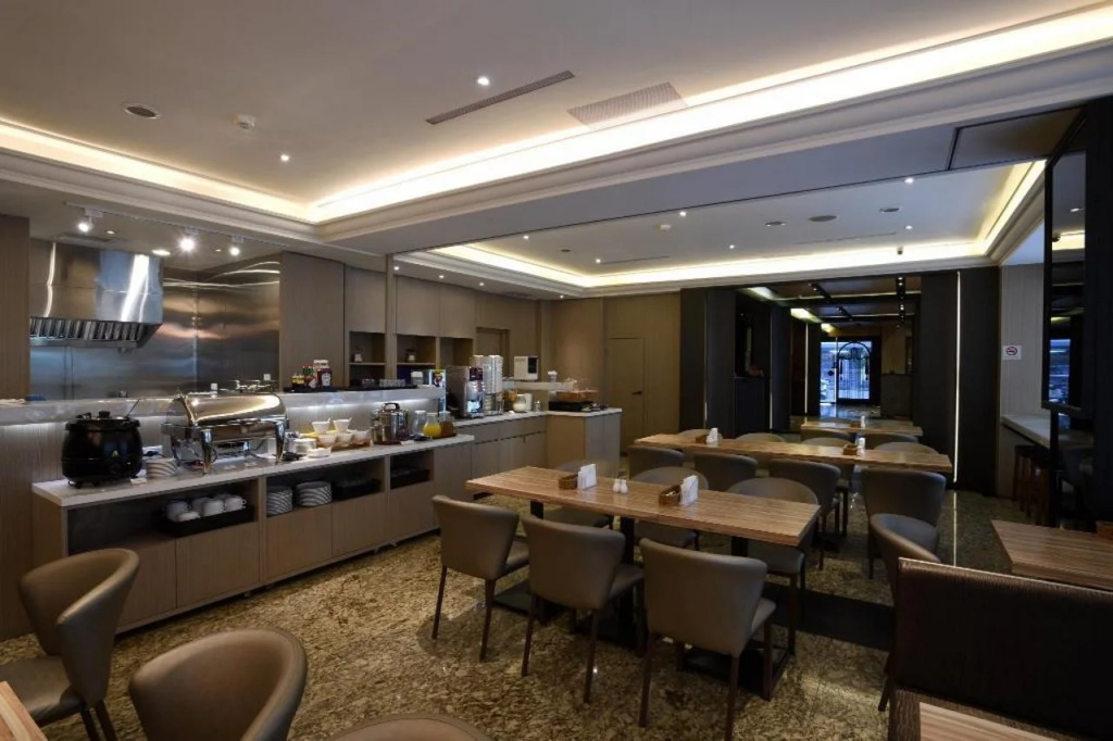 East Dragon Hotel - Général