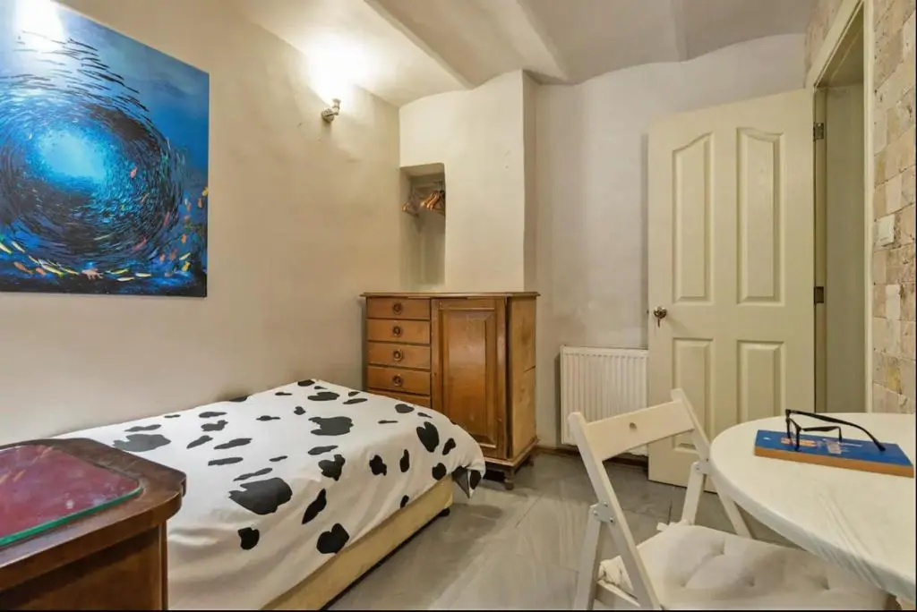 Kaboom Showroom & Guesthouse