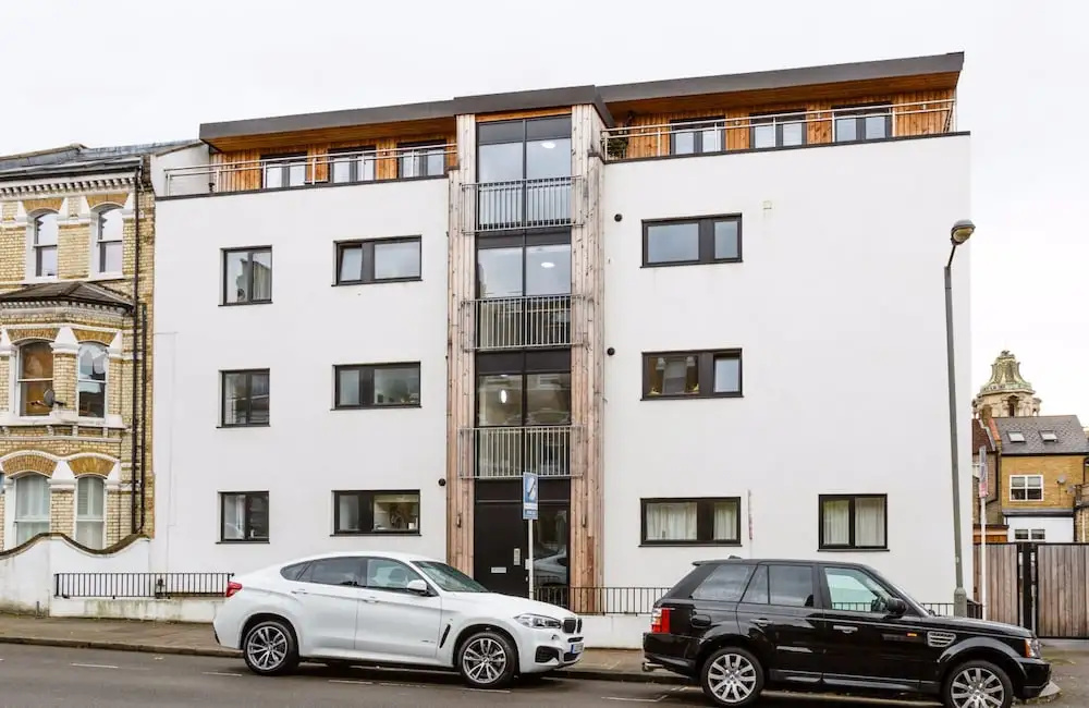 Central Flat in Londons Battersea Sleeps 6