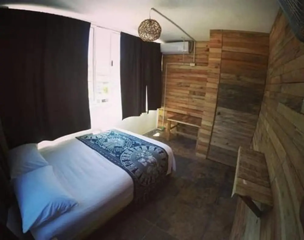 Standard Double room with city view (full double bed)