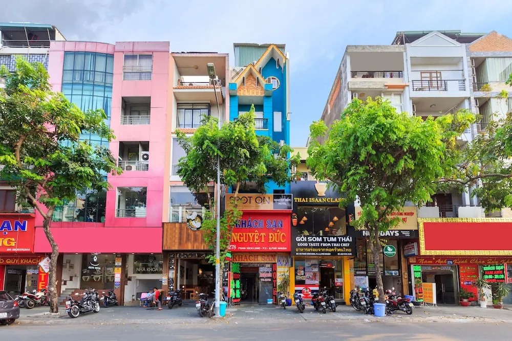 Nguyet Duc Hotel by OYO Rooms