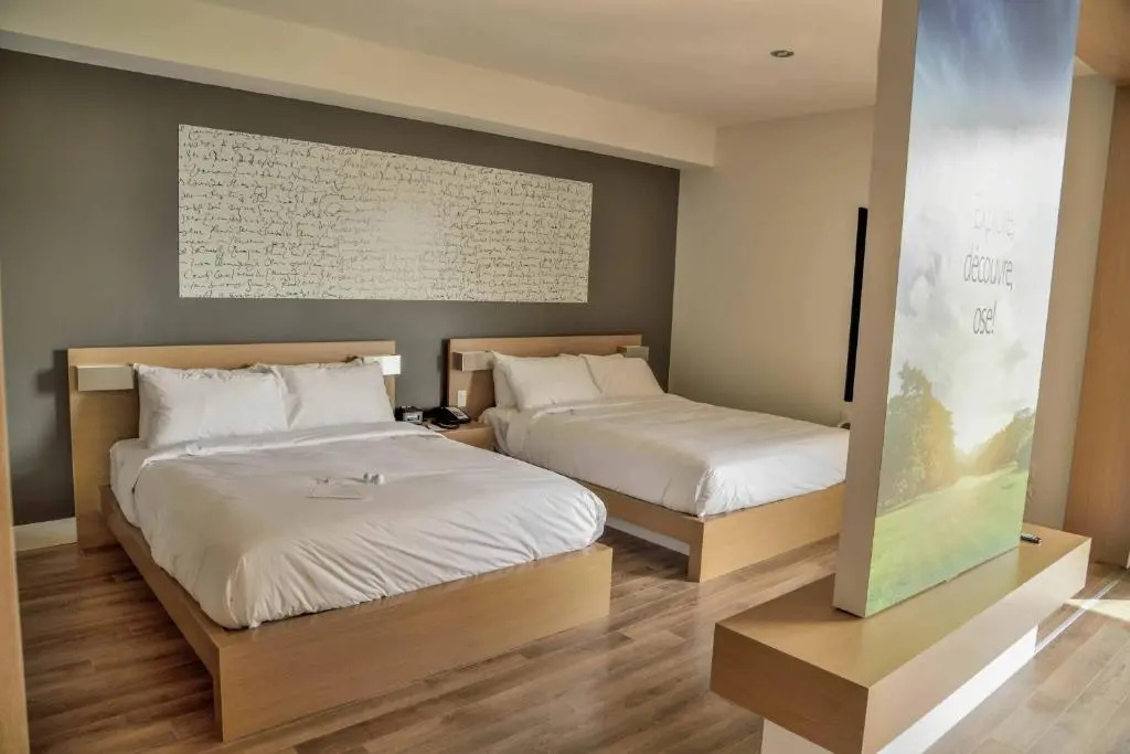 Standard Quadruple room with golf view