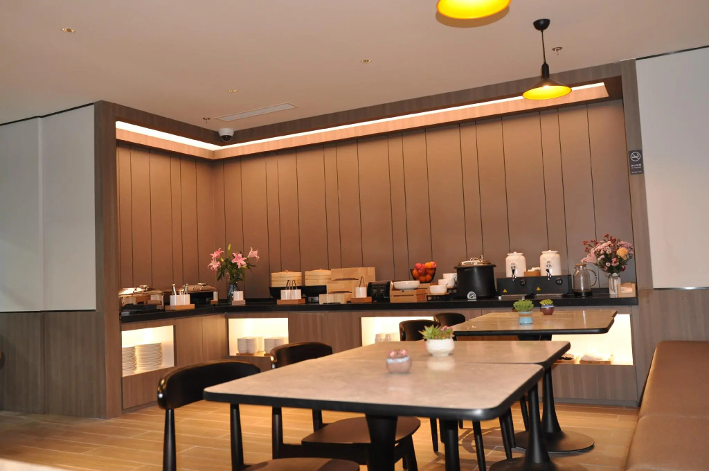 Food & Beverage