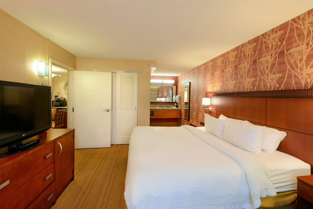 Courtyard by Marriott Canton — 3