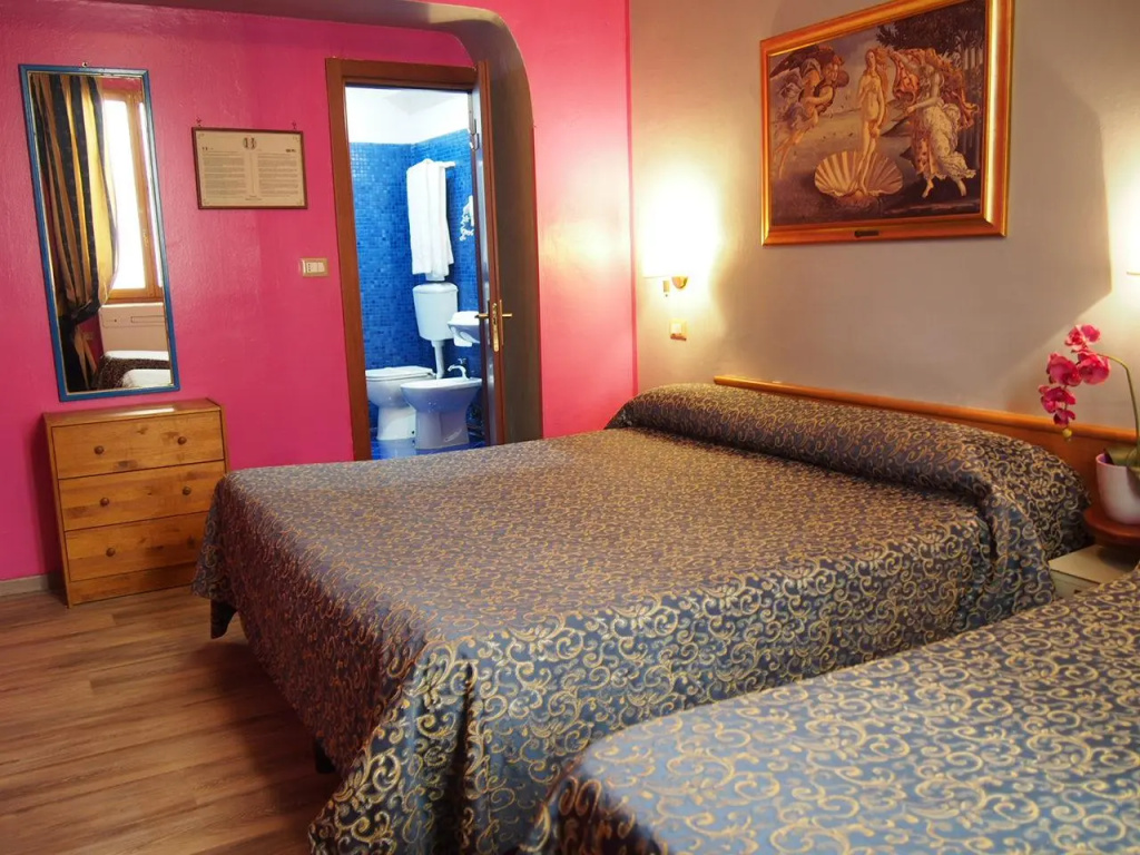 Standard Triple room