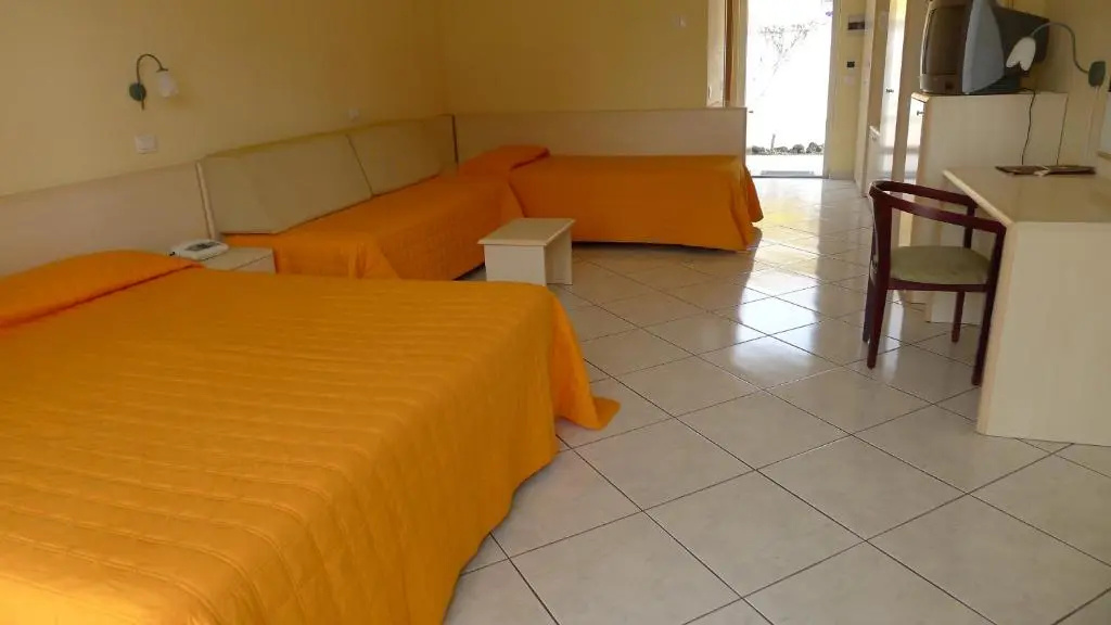 Standard Triple room