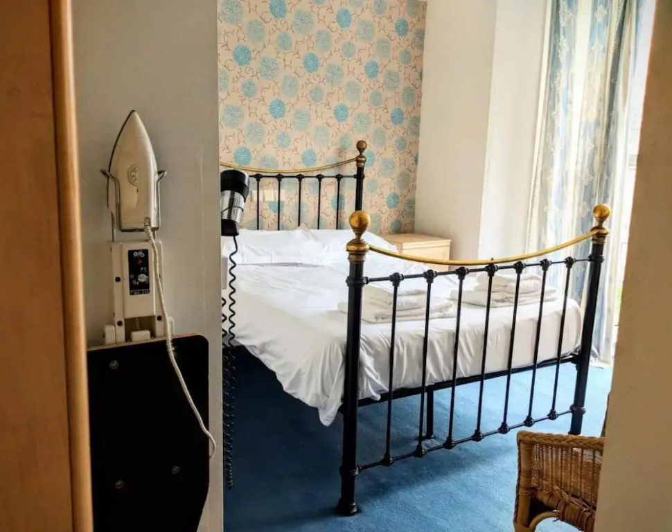 Deluxe Double room (full double bed)