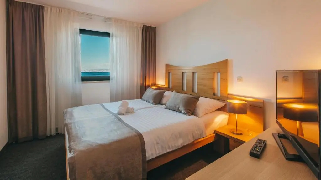Standard Double room with sea view (full double bed)