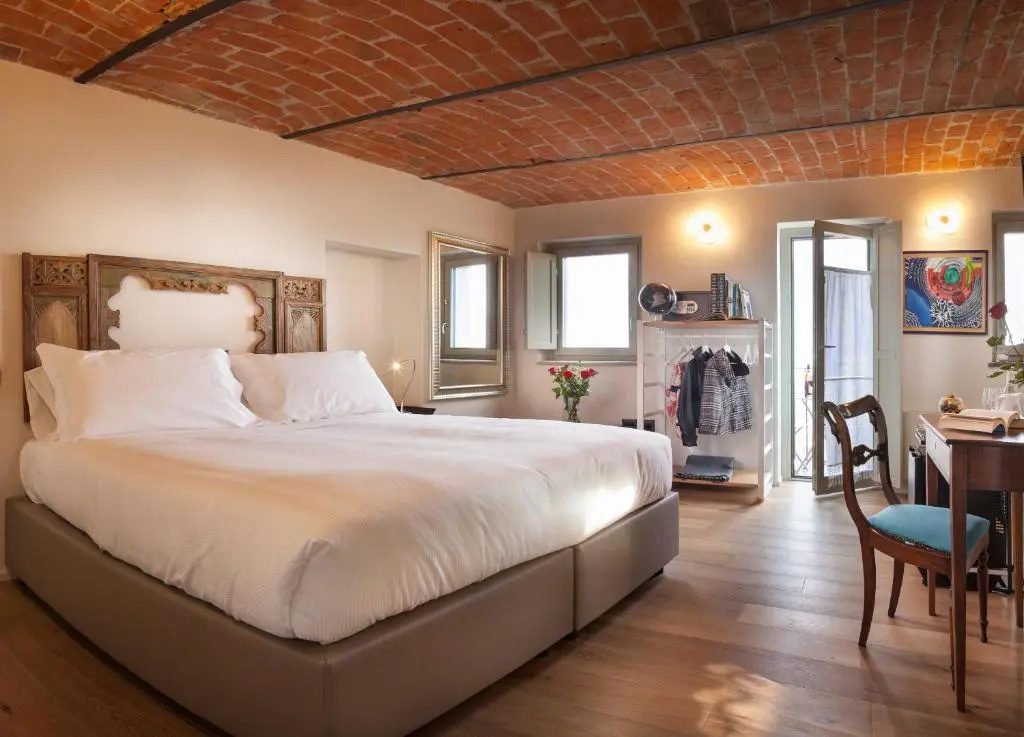 Standard Double room with balcony (full double bed)
