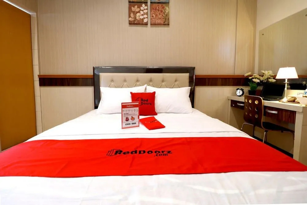 RedDoorz Plus Near Universitas Sumatera Utara