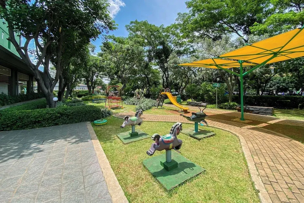 Strategic And Homey 2Br Green Pramuka Apartment