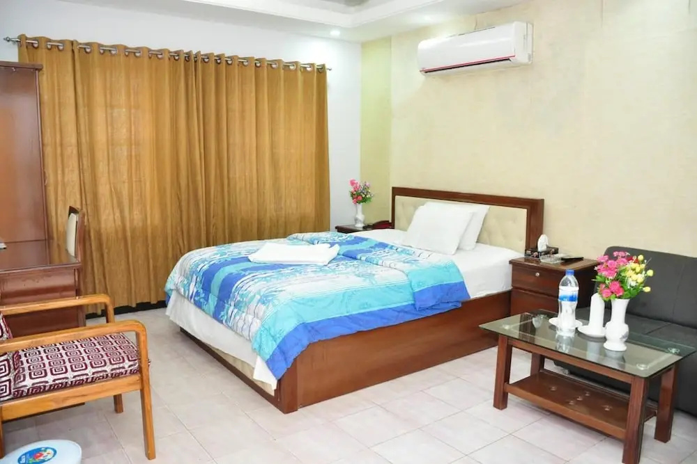 Deluxe Double room with city view (full double bed)